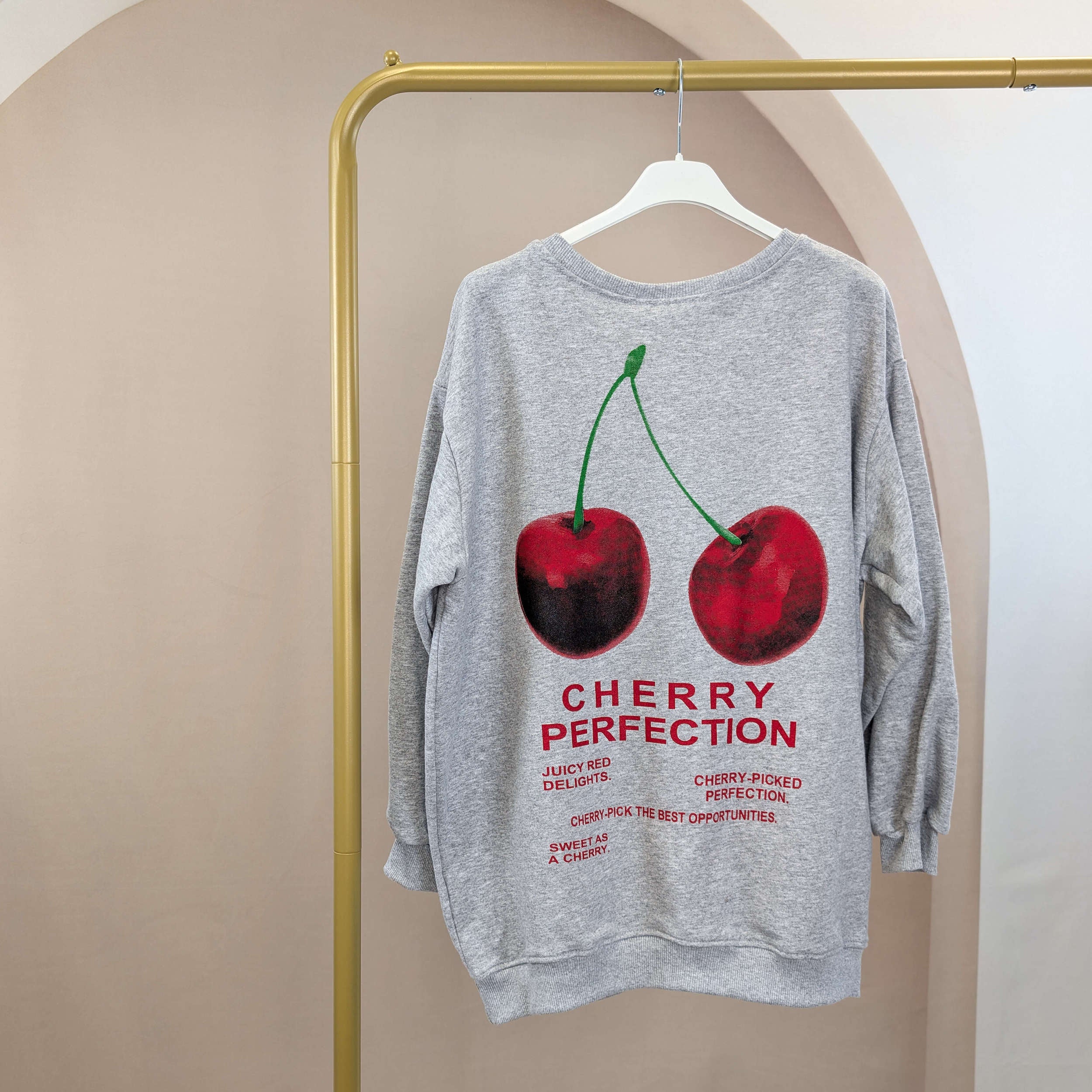 Cherry Perfection Sweatshirt - Grau