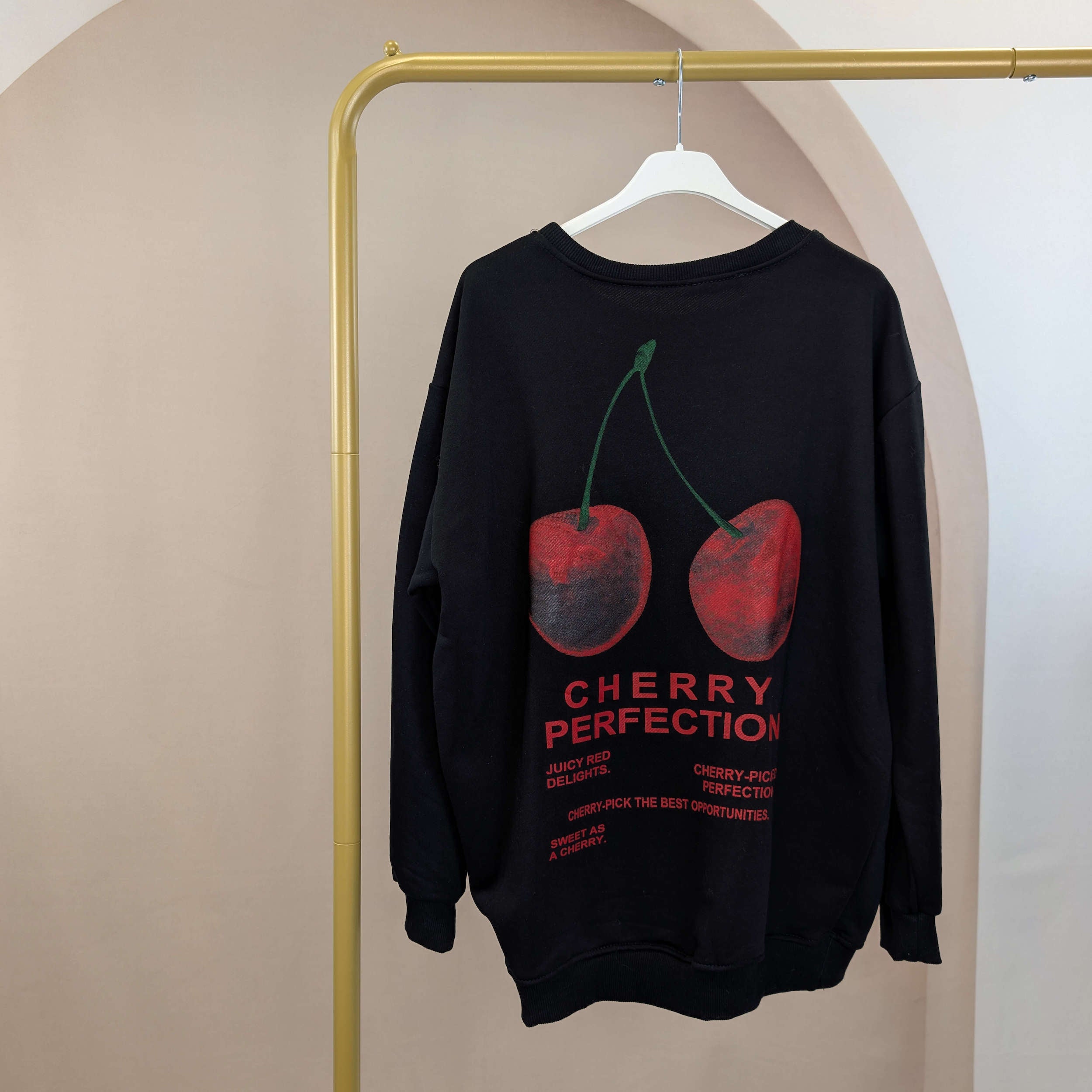 Cherry Perfection Sweatshirt - Schwarz