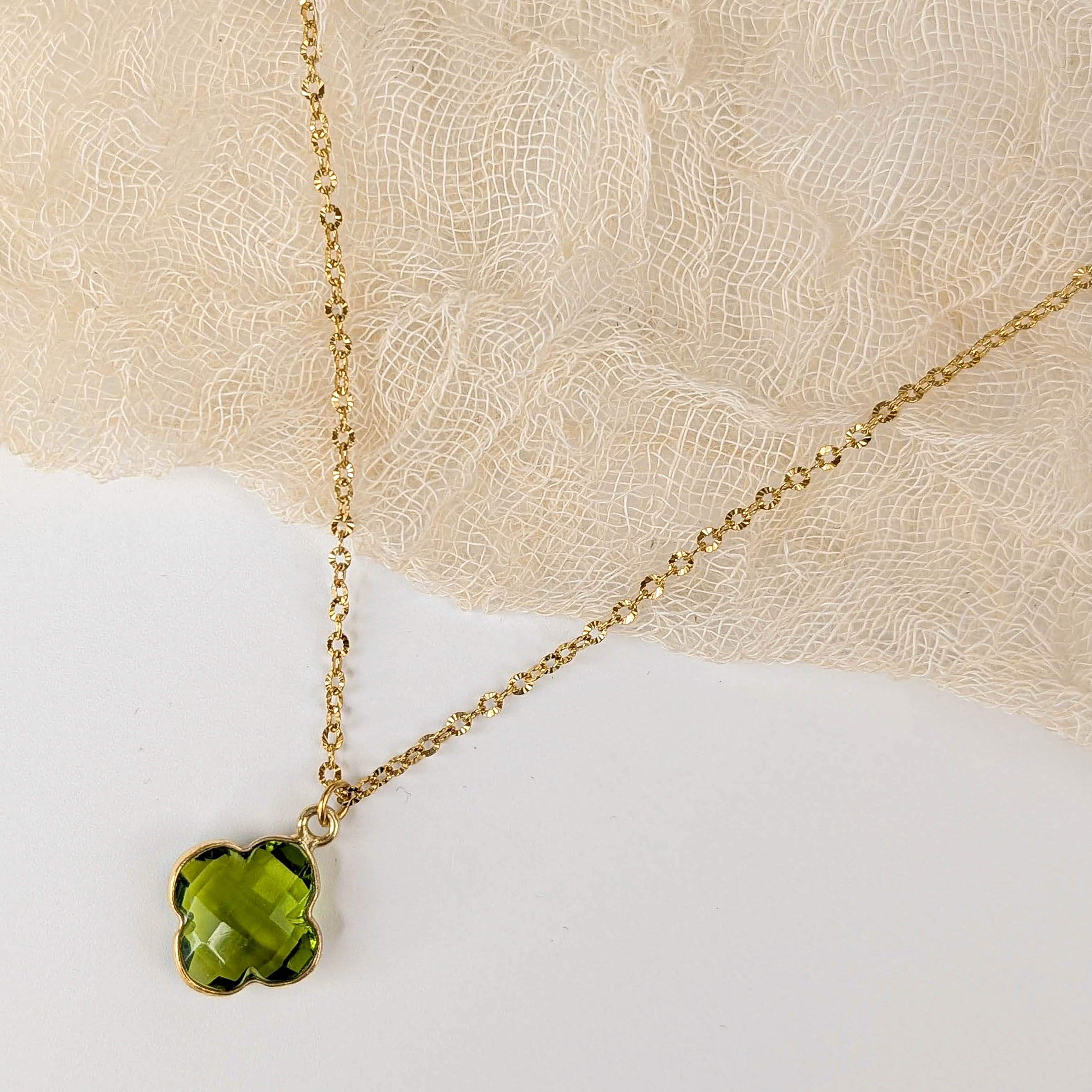 Peridot Kleeblatt Kette